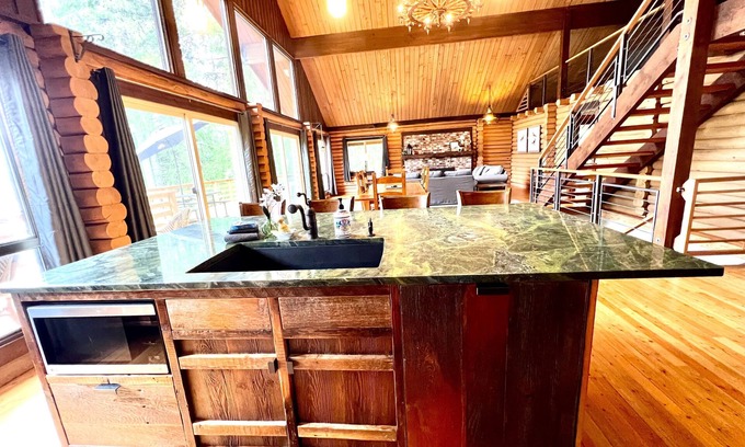 Hoodsport Casa | Mountain Lake Place! Waterfront Mountain View Log Home!