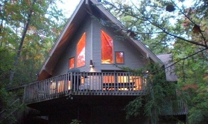 Sautee Nacoochee Chalet De Esquí | CHALET LAUREL DE MONTAÑA: Retiro privado de 10 acres en Helen - PAÍS DEL VINO DE GEORGIA!