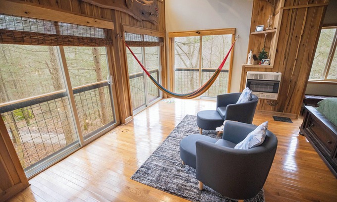 Stanton Cabina | Mountain Light: Warm, New, Family Friendly, Cabin Sure to Please