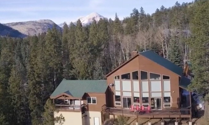 Columbine Lake Casa | Private Mountain Retreat-2 MBR Suites-Stunning Views-Hot Tub-2 Miles to Ski