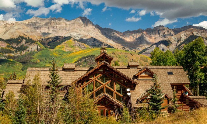 Mountain Village Cabina | Cómodas Junior Suites con Encanto Ambiente Alpino