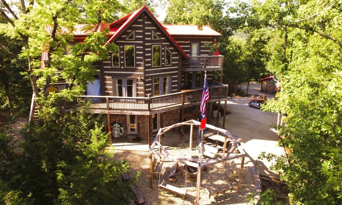Dandridge Cabina | Mountain Log Cabin-Private Dock-Fire-Pit-Amazing View-Hot Tub-Game Room-Sauna!