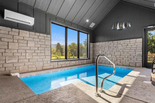 Gatlinburg - Pigeon Forge Casa | Mountain Luxury Private Resort Style Amenities