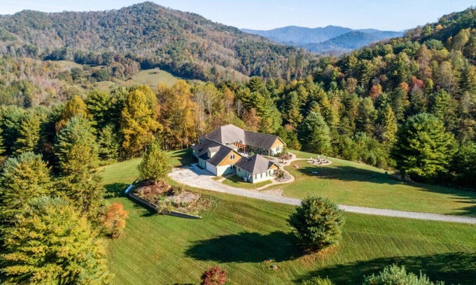 Marshall Casa | Mountain Luxury Villa at Stony Woods near Asheville Pet Friendly