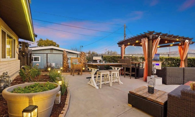 Lemon Grove Casa | Mountain Majesty 2 BR with AC, BBQ, Parking, View