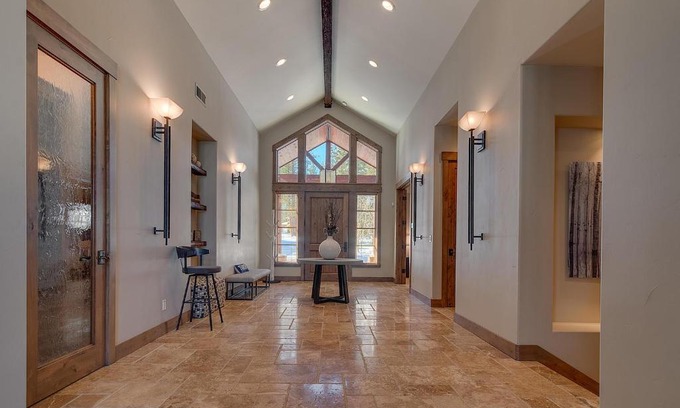 Truckee Casa | Mountain Majesty at Grays Crossing - Luxury 4BR 4BA w Private Hot Tub