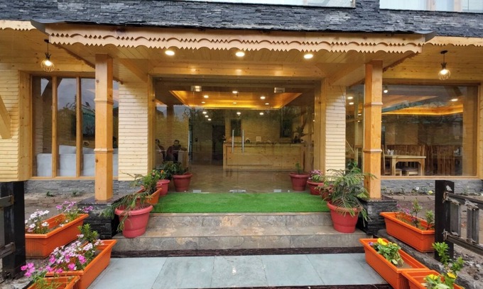 Manali Hotel | Mountain Majesty