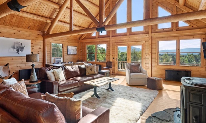 Morrisville Casa | Mountain Majesty: Timber Lodge with Stunning Views