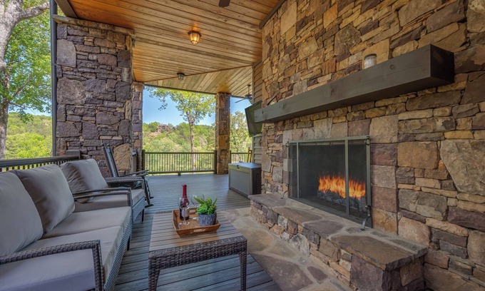 Mill Spring Casa | Mountain Meadow Villa | Your Ultimate Mountain Getaway with a Hole-in-One View!