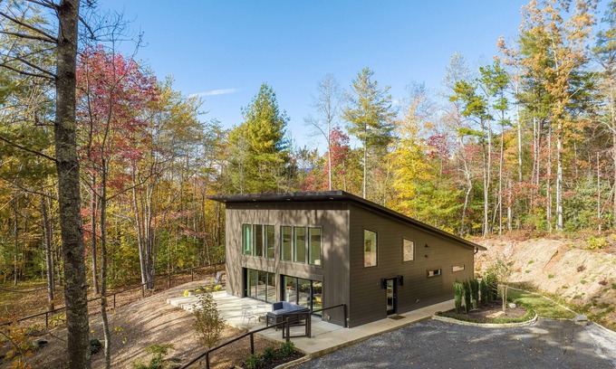 Fairview Casa | Mountain Modern Hideaway perfectly located 20 minutes from Asheville