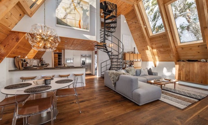 Tahoe City Cabina | Mountain Modern The Tahoe A-Frame w/ Private Pier!