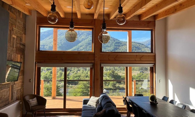Malalcahuello Chalet De Esquí | Mountain Refuge with hot tub inclusive