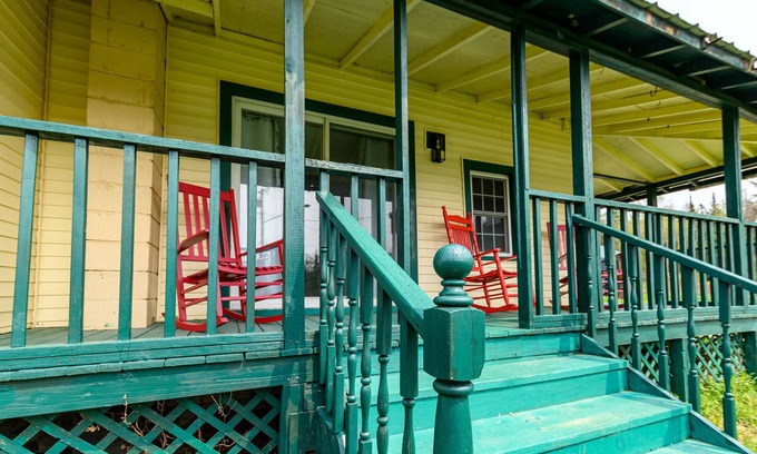 Bakers Mills Casa | Mountain Retreat: 4BR with Office, 1GB Internet, next to Adventures and More.