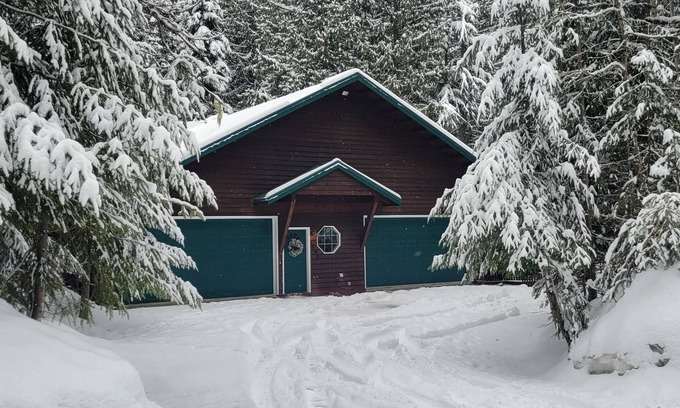 Easton Casa | Mountain Retreat at Lake Kachess