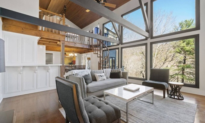 Big Canoe Casa | Mountain Retreat by the stream in Big Canoe