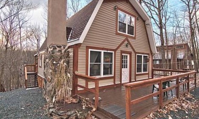 Lackawaxen Casa | Mountain Retreat Masthope-Ski-Boat-Swim. Walk to ski slopes-pools - Pet Friendly