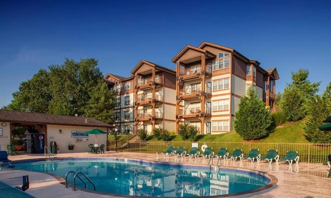 Branson Hotel | Mountain Retreat w/Jacuzzi Tub & Nature Views – Ideal for Recharging | 4 Units