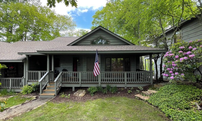 Burnsville Villa | Mountain retreat! With spectacular views!