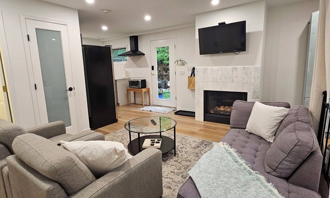 West Kelowna Estates Apartamento | Mountain Side Studio Nesstled in Rosevalley Park lots of hiking & wineries.