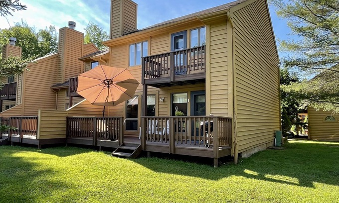 Davis Casa | Mountain State Escape Perfect Location