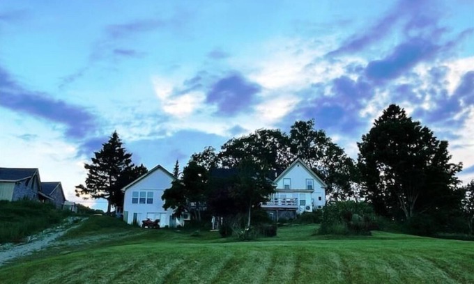 Bucksport Casa | Mountain Sunrise Views at The Narramissic Manor House