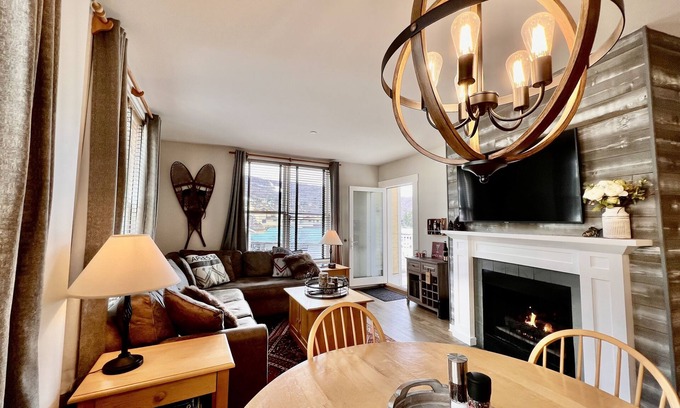 Stratton Mountain Condominio | Mountain & sunset views from balcony! Heated pool/spas, walk to lifts & village!