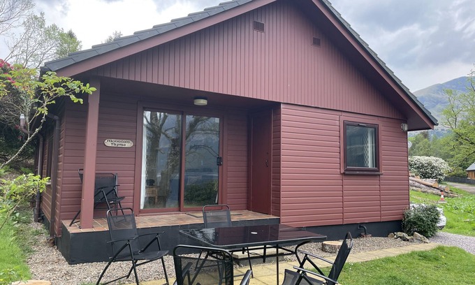 South Laggan Chalet De Esquí | Mountain Thyme Lodge Pet friendly lodge on Loch Lochy