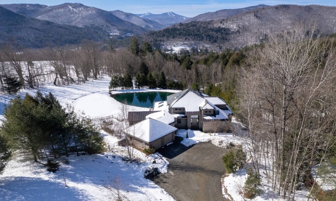 Pittsfield Casa | Mountain Top - Fresh Pond - Killington - Hot Tub
