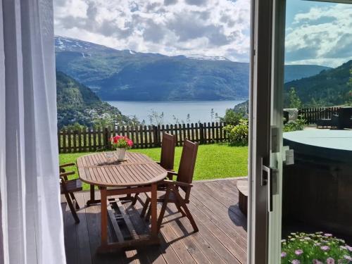 Stryn Apartamento | Mountain View Apartment
