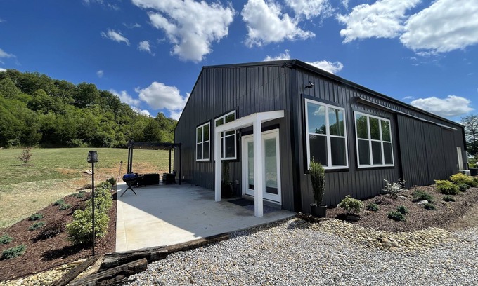 Jefferson City Casa | Mountain view, beautiful and serene! On more than 20 Acres!