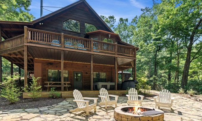 Blue Ridge Cabina | Mountain-view cabin with private hot tub, firepit, pool table, fireplace & stove
