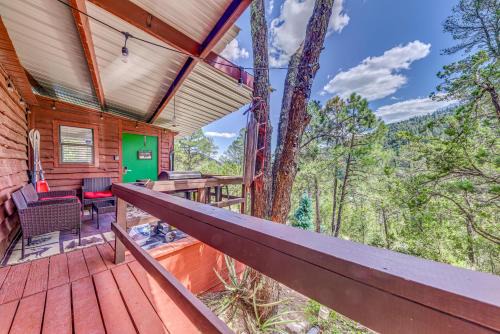Ruidoso Casa | Mountain-View Cabin with Hot Tub in Ruidoso!