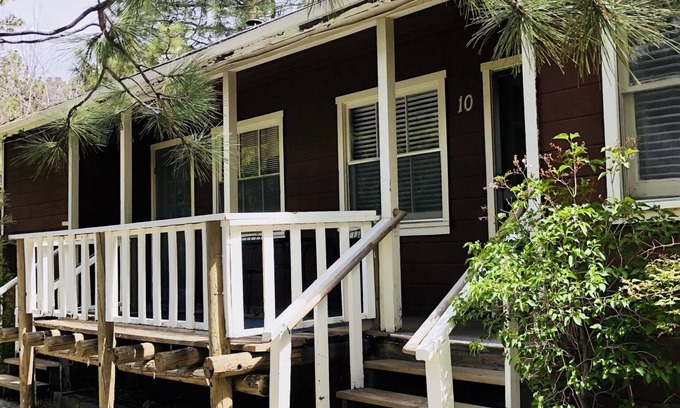 Wrightwood Hotel | Mountain View Cabins