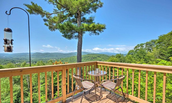 Campton Casa | Mountain-View Campton Retreat about 3 Mi to Ski Slopes