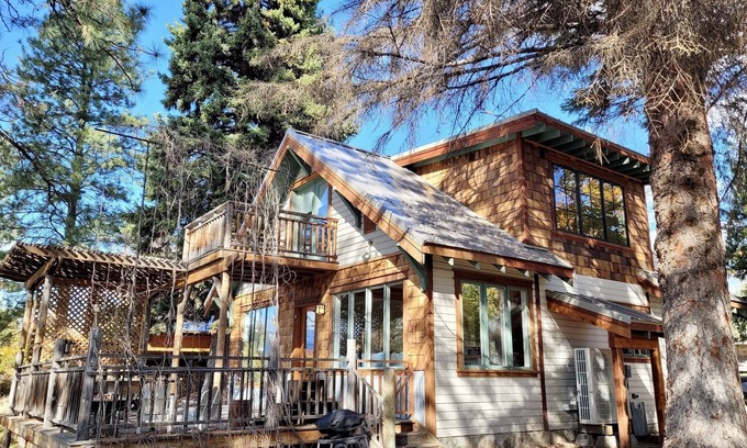 Winthrop Casa | Mountain View Castle-Dog Friendly and a Block Above Winthrop!