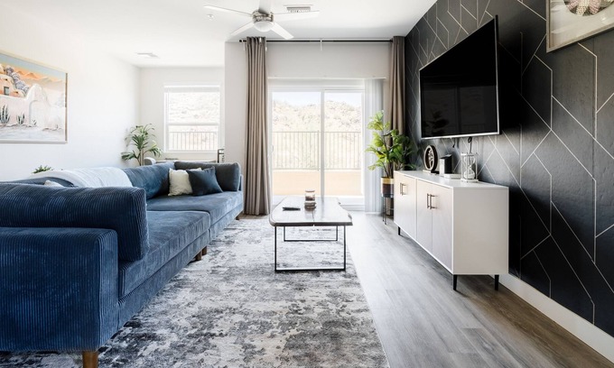 South Mountain Apartamento | Mountain View - Clean & Stylish W/ Garage Parking