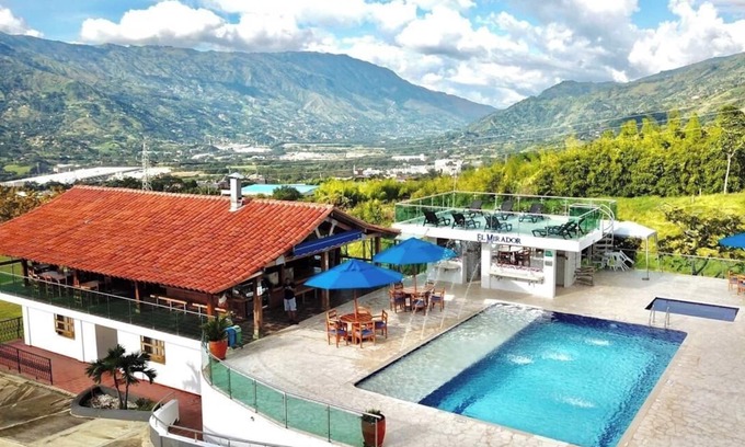 Girardota Hotel | Mountain View