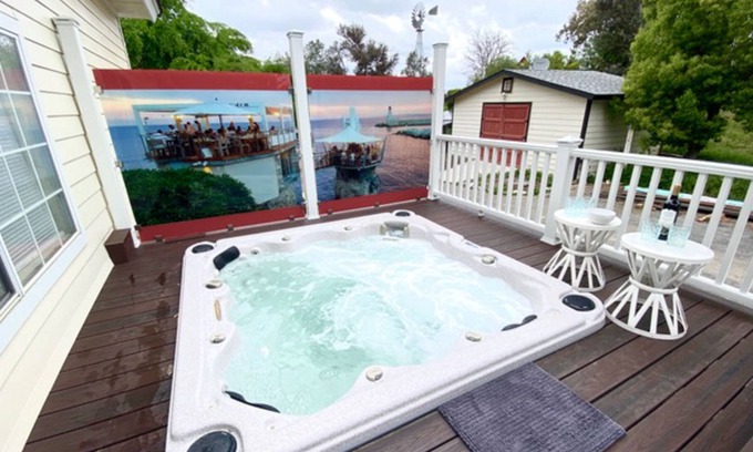 Temecula Cabaña | Mountain-view cottage with private hot tub, alfresco deck, W/D & central AC