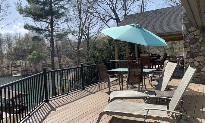 Huddleston Casa | Mountain View Cove Lakeside Retreat