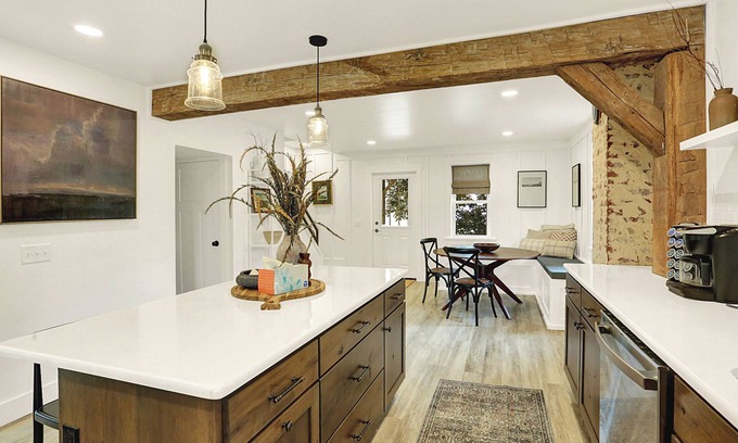 Cocolamus Otro | Mountain View Farm House