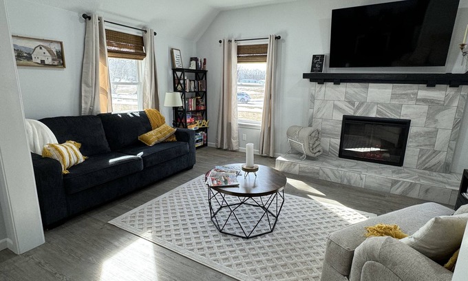 Mountain View Otro | Mountain View Farmhouse, fully renovated to include all the modern needs