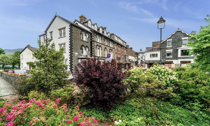 Keswick Cabaña | Mountain View - an apartment that sleeps 4 guests in 2 bedrooms