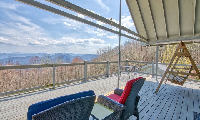 Maggie Valley Cabaña | Mountain View Getaway!