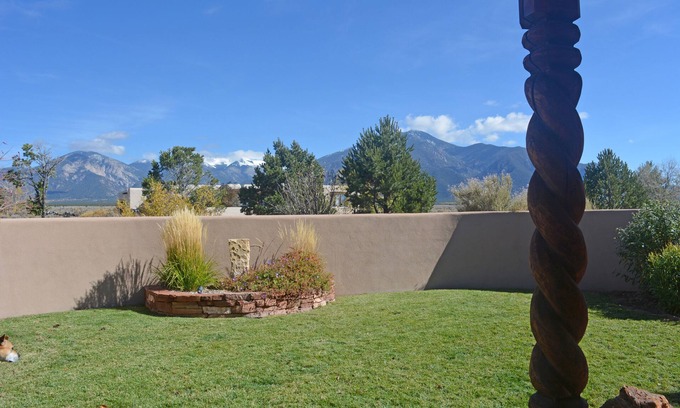 El Prado Casa | Vistas a la montaña: excelentes vistas Patio cerrado con mesa de billar privada con bañera de hidromasaje