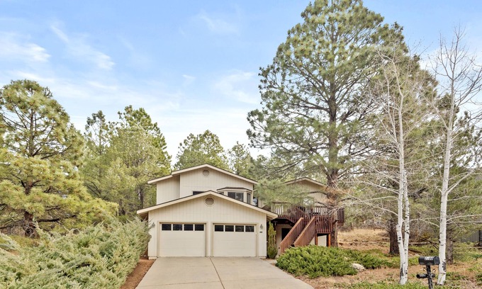 Flagstaff Cabina | Mountain View Home in the Country Club w/AC!