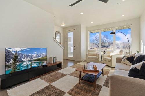 Old Town North Casa | Mountain View Home with King Beds and Rooftop Deck