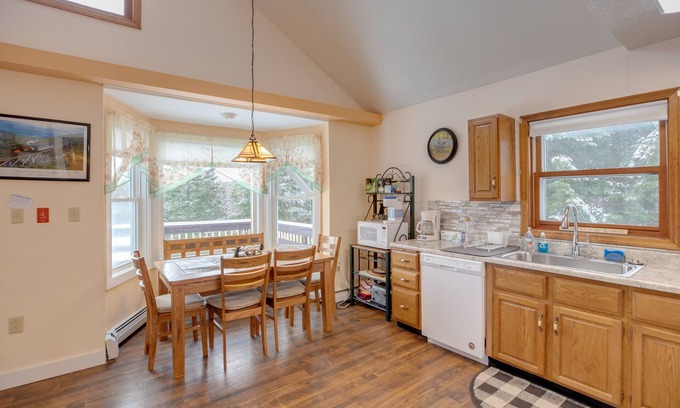 Twin Mountain Cabina | Mountain view home with snowmobile access; Close to Bretton Woods