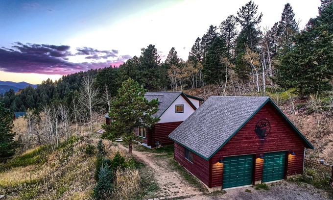 Black Hawk Casa | Mountain View Log Cabin