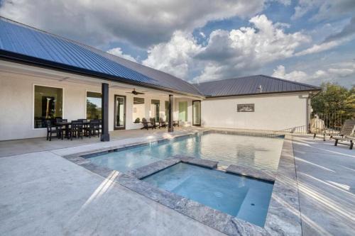 Sabinal Casa | Mountain View Manor