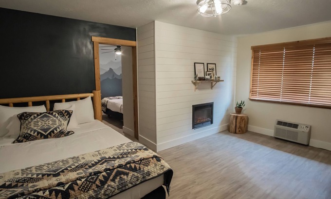 Tetonia Cabina | Mountain View Mural Double suite